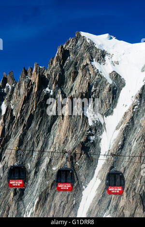 Europa, Frankreich, Haute Savoie, Rhône-Alpen, Chamonix, Hellbroner Seilbahn Aiguille du Midi Stockfoto