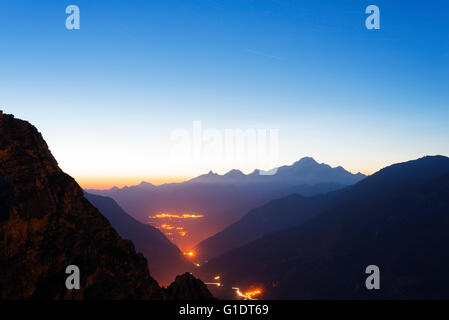 Europa, Frankreich, Rhone-Alpes, Haute Savoie, Mont Blanc (4810m) bei Sonnenuntergang Stockfoto