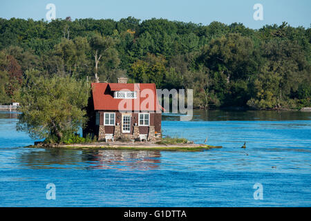 New York, Thousand Islands. Kleines Haus auf der Insel. Stockfoto