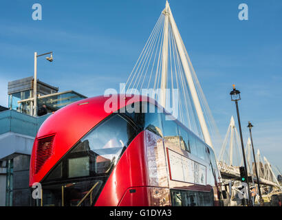 Ist dies das Ende der Leitung für Boris Johnsons neuen Routemaster-Doppeldeckerbus? Stockfoto