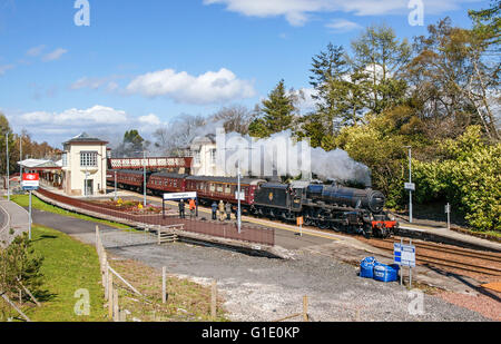 Stannier schwarz 5 Dampfmaschine 44871 auf Großbritannien 9 Tour in Achnasheen Highland Schottland am Tag Reise nach Kyle of Lochalsh Stockfoto