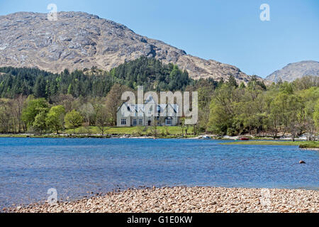 Glenfinnan House am Ufer von Loch Shiel in Glenfinnan Highland-Schottland Stockfoto