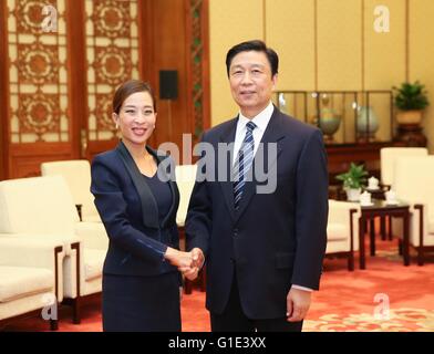 (160513)--Peking, 13. Mai 2016 (Xinhua)--Chinese Vice President Li Yuanchao (R) trifft sich mit dem Besuch der thailändischen Prinzessin Bajrakitiyabha Mahidol in Peking, Hauptstadt von China, 13. Mai 2016. (Xinhua/Ding Lin) (mp) Stockfoto