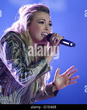 Orlando, Florida, USA. 12. Mai 2016. Singer/Songwriter Rachel Platten führt während der Abschlussveranstaltung der Invictus Spiele 2016 bei den ESPN Wide World of Sports Complex in Orlando, Florida am 12. Mai 2016. Bildnachweis: Paul Hennessy/Alamy Live-Nachrichten Stockfoto