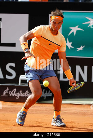 Rom, Italien. 13. Mai 2016. Rafael Nadal aus Spanien Viertelfinal-Match die Italian Open Tennisturnier BNL2016 gegen Novak Djokovic auf dem Foro Italico in Rom, Italien, 13. Mai 2016 Credit: Agnfoto/Alamy Live-Nachrichten Stockfoto