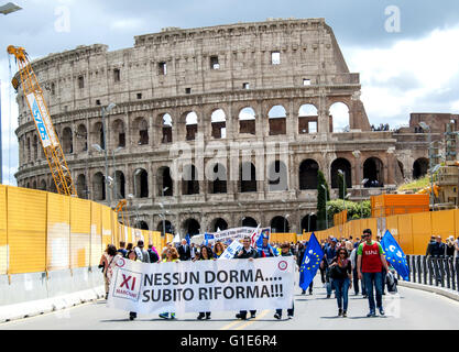 Rom, Italien. 13. Mai 2016. Streik und Demonstration der Stadtpolizei in Rom. Die Stadtpolizei fordern, dass ihr Vertrag der Staatspolizei entspricht. © Patrizia Cortellessa/Pacific Press/Alamy Live-Nachrichten Stockfoto