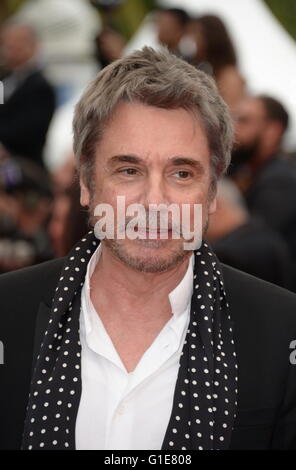 Cannes, Frankreich. 11. Mai 2016. CANNES, Frankreich - 13. Mai: Jean-Michel Jarre besucht die "Slack Bay (Ma Loute)" Premiere während der 69. jährlichen Cannes Film Festival im Palais des Festivals im 13. Mai 2016 in Cannes, Frankreich. © Friedrich Injimbert/ZUMA Draht/Alamy Live-Nachrichten Stockfoto