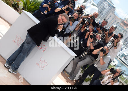 Cannes, Frankreich. 14. Mai 2016. US-Regisseur Steven Spielberg während der Fototermin für "The BFG" auf der 69. jährlichen Cannes Film Festival in Cannes, Frankreich, 14. Mai 2016 für die Fotografen posieren. : Bildnachweis Felix Hoerhager/Dpa: Dpa picture-Alliance/Alamy Live News Stockfoto