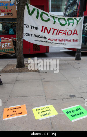 London, UK. 14. Mai 2016. Ein Banner und Schilder verwendet von BDS-Aktivisten außerhalb Marks &amp; Spencer in der Oxford Street als Teil eine rollende Mahnwache Nakba Day Morgen markieren. Bildnachweis: Mark Kerrison/Alamy Live-Nachrichten Stockfoto