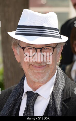 Cannes, Frankreich. 11. Mai 2016. CANNES, Frankreich - 14. Mai: Steven Spielberg besucht "The BFG (Le Bon Gros Geant - Le BGG)" Fototermin während der 69. Annual Cannes Film Festival im 14. Mai 2016 in Cannes, Frankreich © Friedrich Injimbert/ZUMA Draht/Alamy Live News Stockfoto