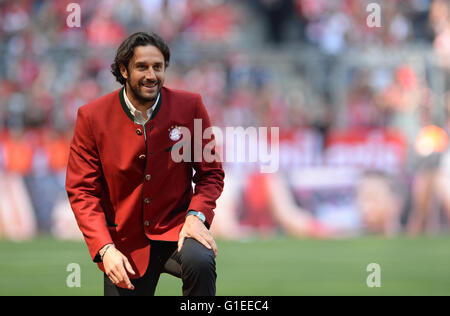 München, Deutschland. 14. Mai 2016. Ehemalige Münchner Spieler Luca Toni im Stadion nach dem deutschen Fußball-Bundesliga-Fußball-Spiel zwischen FC Bayern München und Hannover 96 in Allianz Arena in München, Deutschland Ankunft, am 14 Mai 2016. Foto: ANDREAS GEBERT/Dpa (EMBARGO Bedingungen - Achtung: aufgrund der Akkreditierungsrichtlinien die DFL nur erlaubt die Veröffentlichung und Nutzung von bis zu 15 Bilder pro Spiel im Internet und in Online-Medien während des Spiels.) Bildnachweis: Dpa/Alamy Live-Nachrichten Stockfoto