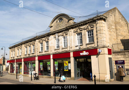 Geschäfte im Stadtzentrum von Chippenham, Wiltshire, England, UK Stockfoto