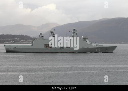 KDM Absalon (L16), ein Absalon-Klasse Befehl und Unterstützung Schiff der dänischen Marine, kommt für die Übung Joint Warrior 16-1. Stockfoto