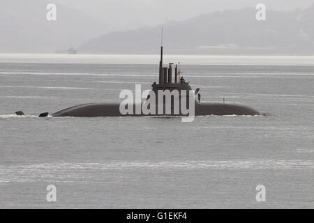 FGS U34 (S184), eine Art 212A Angriff u-Boot der deutschen Marine, Pässe Gourock bei ihrer Ankunft für Übung Joint Warrior 16-1. Stockfoto