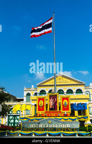 BANGKOK THAILAND - 12. März 2016: Ministry of Defence Gebäude. Verteidigungsministerium verwaltet königlichen thailändischen Streitkräfte und gebildet Stockfoto