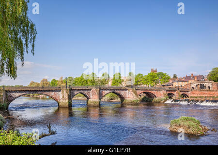 Die alte Dee Brücke und den Fluss Dee, Chester, Cheshire, England, Vereinigtes Königreich Stockfoto