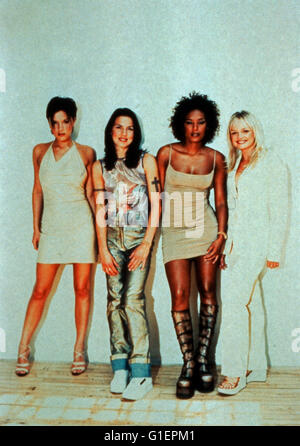 Sterben der britischen Girlband Spice Girls, doppelstrebig aus Victoria Adams, Melanie Brown, Emma Bunton, Melanie Chisholm Und Geraldine Halliwell, Großbritannien 1990er Jahre. Britische Mädchen-pop-Band Spice Girls, Großbritannien der 1990er Jahre. Stockfoto