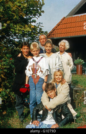 Nicht von Schlechten Eltern, Fernsehserie, Deutschland 1993-1998, Szenenfoto: Ganze Familie Stockfoto