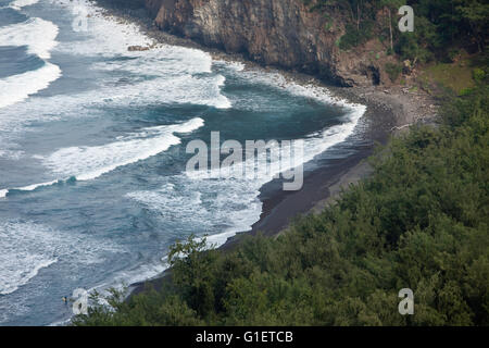 Blick auf Pololū von Pololū Valley Lookout, North Kohala, Hawaii, USA Stockfoto