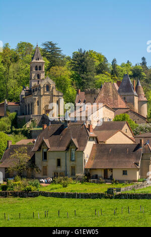 Dorf Saint-Paul de Chateauneuf und seine kirche im stil der romanik, Département Saone-et-Loiré, Bourgogne-Franche-Comté, Frankreich Stockfoto