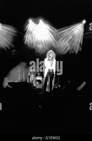 Sterben Sie Walisische Rock-Und Popsängerin Bonnie Tyler Bei Einem Konzert, 1990er Jahre. Walisischen Rock und Pop-Sängerin Bonnie Tyler live im Konzert, der 1990er Jahre. Stockfoto