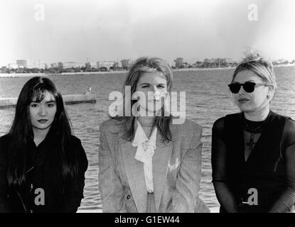 Sterben Sie Entstehungsjahr Popsängerin Kim Wilde (Mitte) Mit Mari Hamada (Links) Und Trisha Yearwood, 1990er Jahre. Britische Pop-Sängerin Kim Wilde (Mitte) mit Mari Hamada (links) und Trisha Yearwood, der 1990er Jahre. Stockfoto