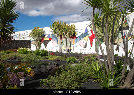 Wandgemälde im Kaktusgarten Fundación César Manrique, Taro de Tahíche, Lanzarote, Kanarische Inseln, Spanien Stockfoto