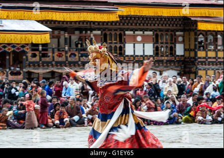 Tanz der furchterregenden Gottheiten (Tungam) auf religiöse Festival Paro Bhutan Stockfoto