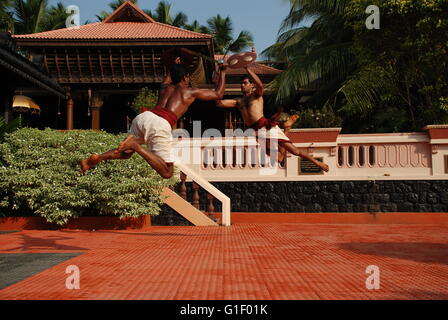 Kalaripaittu - die uralte Kampfkunst von Kerala, Indien als der Vorläufer der Kampfkunst des Fernen Ostens. Stockfoto