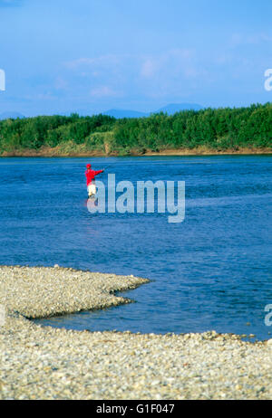 AMERIKANISCHEN ABENTEUER REISENDEN ANGELN FÜR ÄSCHEN; SIBIRIEN; TSCHUKTSCHEN-HALBINSEL; BELAJA FLUSS; MAGADAN REGION, RUSSISCHE FÖDERATION Stockfoto