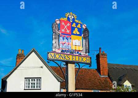 Dargestellten Zeichen für das Dorf Mönche Eleigh, Suffolk, England UK Stockfoto