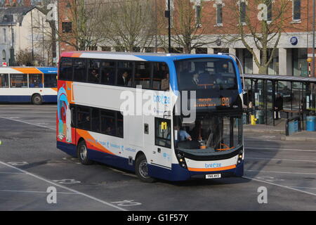 Eine neue Stagecoach Süd Osten Scania N250UD mit Alexander Dennis Enviro400 MMC-Körpers in Canterbury. Stockfoto