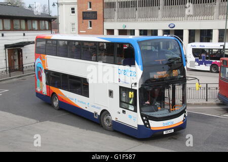 Eine neue Stagecoach Süd Osten Scania N250UD mit Alexander Dennis Enviro400 MMC-Körpers in Canterbury. Stockfoto