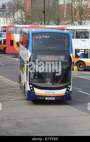 Eine neue Stagecoach Süd Osten Scania N250UD mit Alexander Dennis Enviro400 MMC-Körpers in Canterbury. Stockfoto