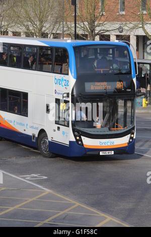 Eine neue Stagecoach Süd Osten Scania N250UD mit Alexander Dennis Enviro400 MMC-Körpers in Canterbury. Stockfoto