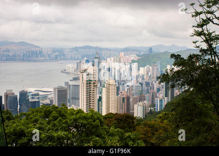 Skyline von Hong Kong vom Victoria Peak aus gesehen Stockfoto