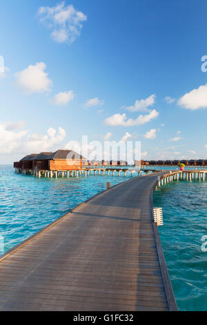 Overwater-Villen im Olhuveli Beach und Spa Resort, Süd Male Atoll, Kaafu Atoll, Malediven Stockfoto