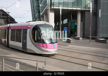 Midland Metro Tram auf Colmore Zirkus Queensway Straße; Birmingham; England Stockfoto