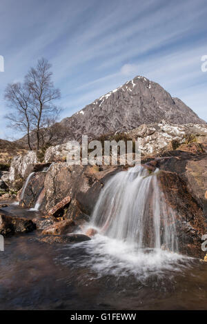 Die beeindruckenden Gipfel der Stob Dearg am östlichen Ende des Buachaille Etive Mor Ridge in Glencoe in den schottischen Highlands Stockfoto