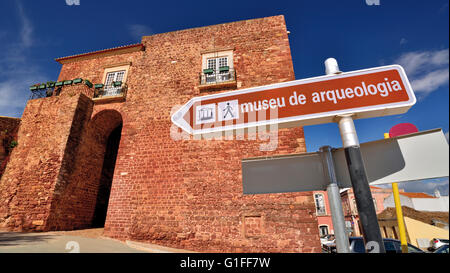 Portugal, Algarve: Altstadt Eingang Porta da Vila in Silves Stockfoto