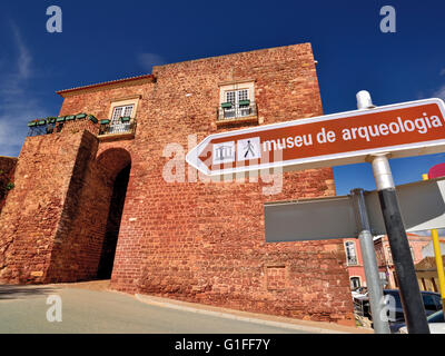 Portugal, Algarve: Altstadt Eingang Porta da Vila in Silves Stockfoto