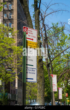 Straßenschilder auf der Upper East Side in New York City Stockfoto