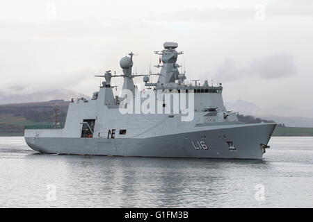 KDM Absalon (L16), ein Absalon-Klasse Befehl und Unterstützung Schiff der dänischen Marine, kommt für die Übung Joint Warrior 16-1. Stockfoto