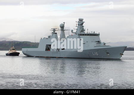 KDM Absalon (L16), ein Absalon-Klasse Befehl und Unterstützung Schiff der dänischen Marine, kommt für die Übung Joint Warrior 16-1. Stockfoto