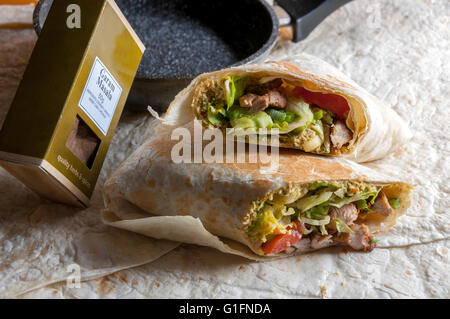 Leckere indische Wrap mit Hähnchen Fleisch und Garam Masala Gewürze Stockfoto