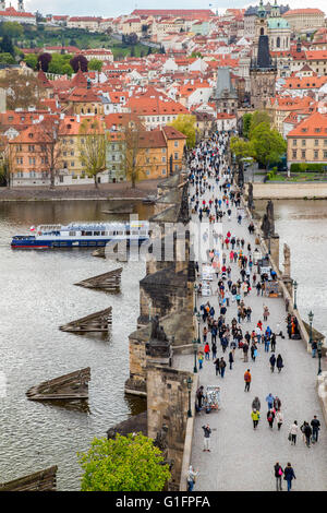 Die Karlsbrücke über die Moldau in Prag, Tschechische Republik Stockfoto