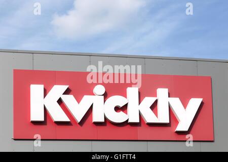 Kvickly Logo an einer Wand Stockfoto