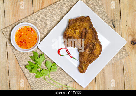 Backhendl auf einem Teller Stockfoto