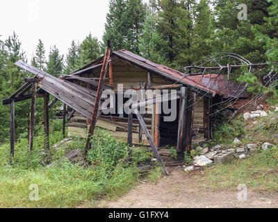 Alten verfallenen Haus in eine Geisterstadt in Montana gelegen Stockfoto