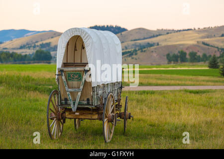 Conestoga Wagon auf einer Ranch in Montana Stockfoto